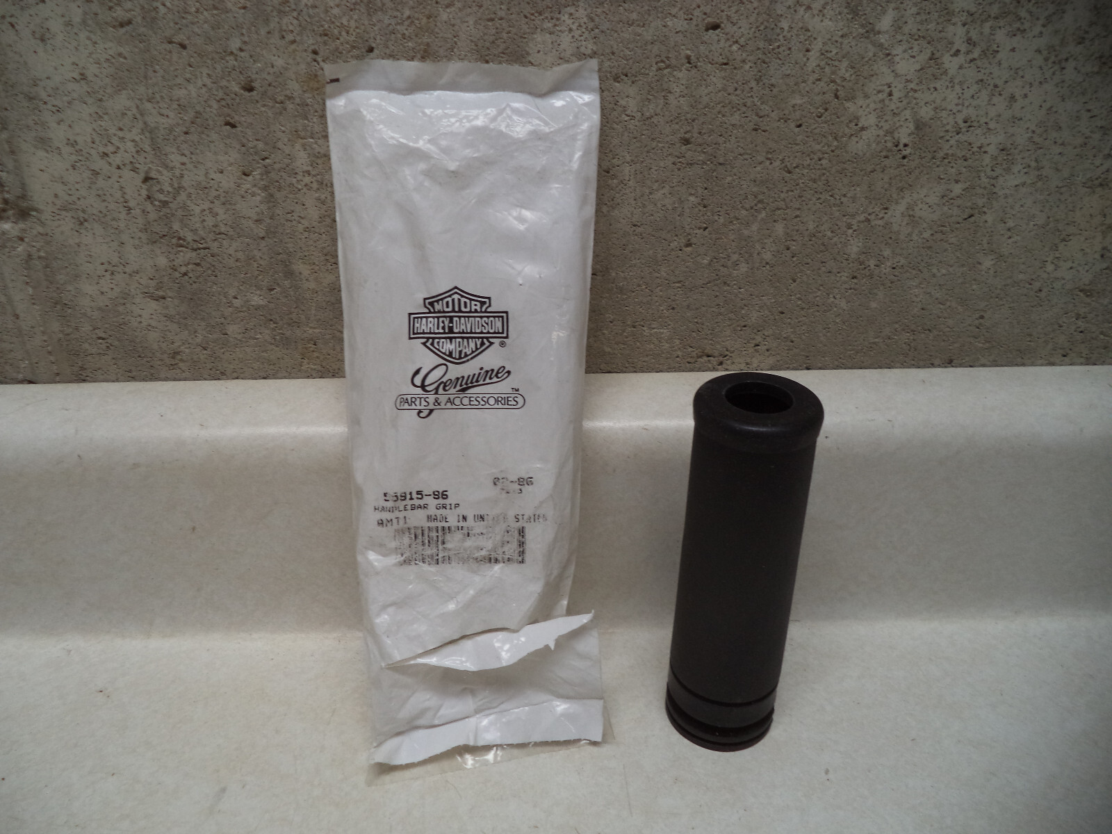 Harley-Davidson Handlebar Grip 55915-96 NEW!!!