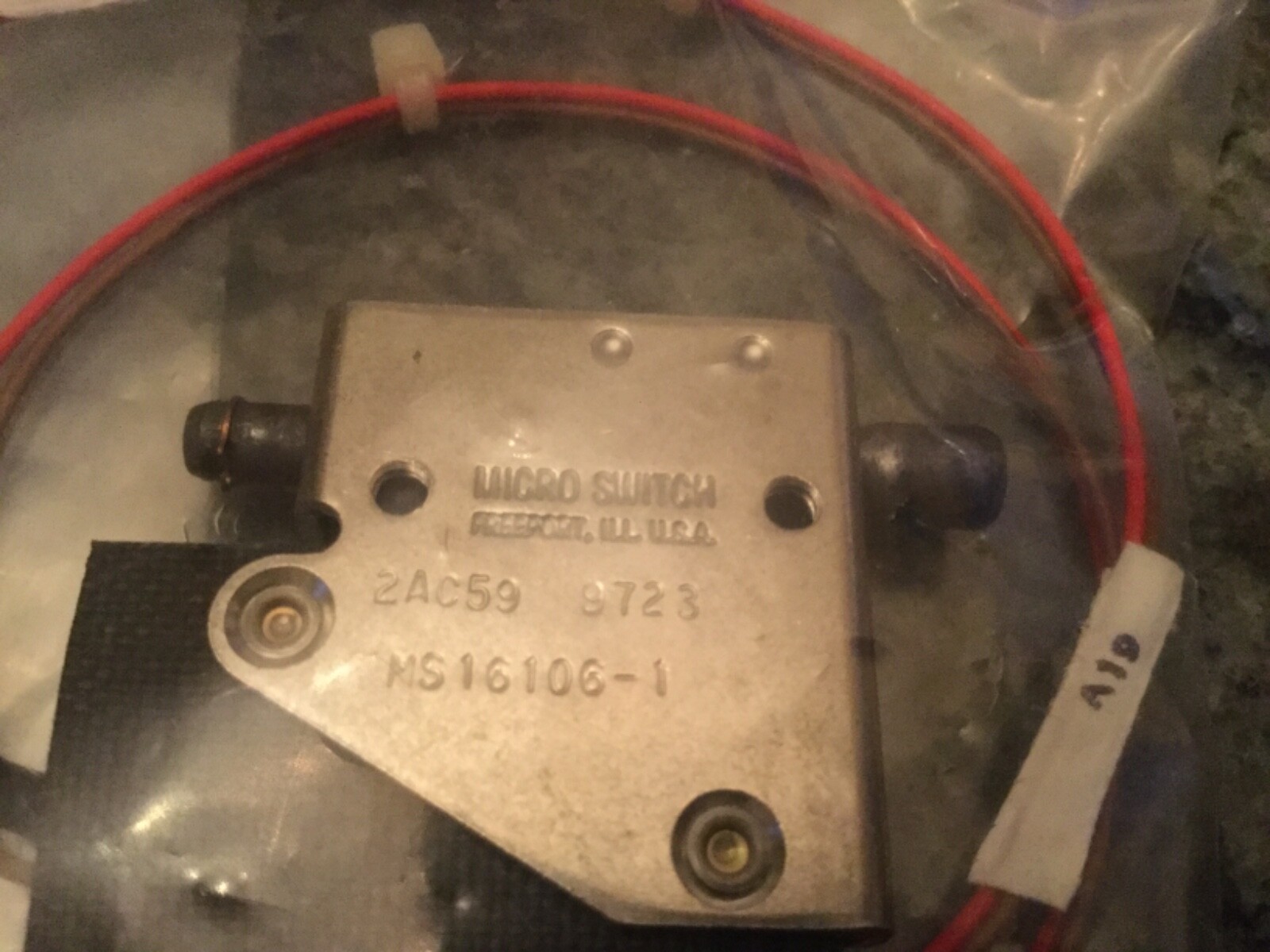 Electrical switch speciality 10412 1700 01 nsn 5930-01-428-4011 micro switch