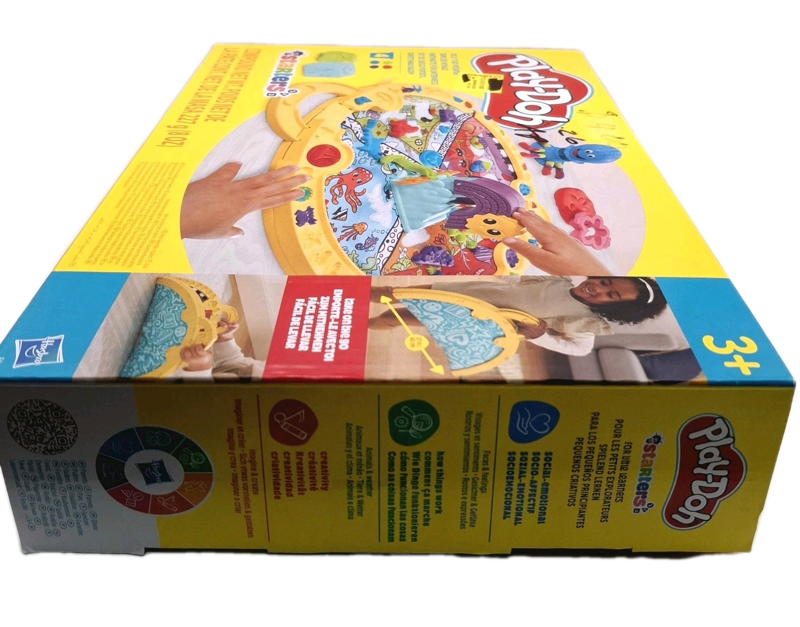 Play-Doh Fold And Go Playmat Starter Set With 19 Accessories