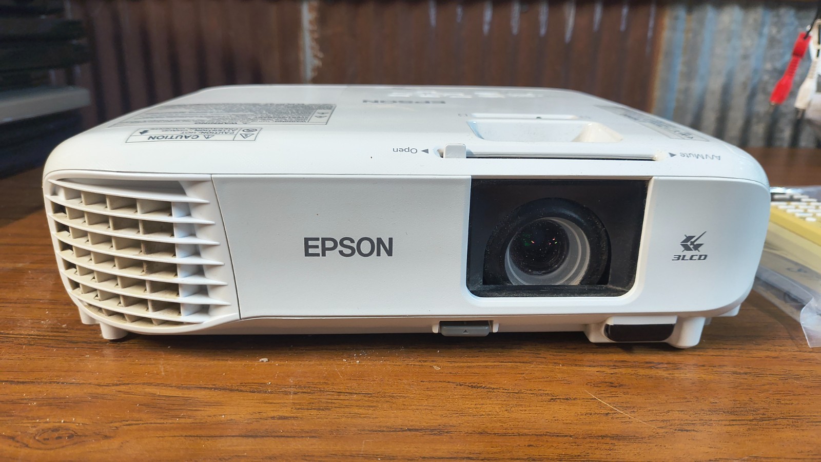 Epson PowerLite 118 3LCD XGA - No Bulb / Works - Includes Remote & Documentation
