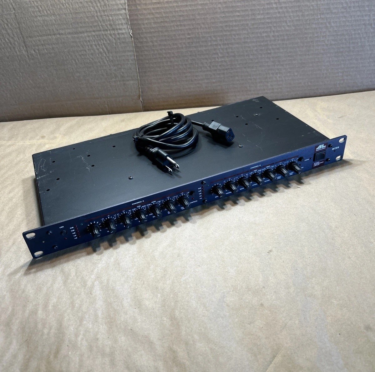 AUDIO LOGIC MT66  PRO Stereo Compressor Limiter - Powers On - Untested