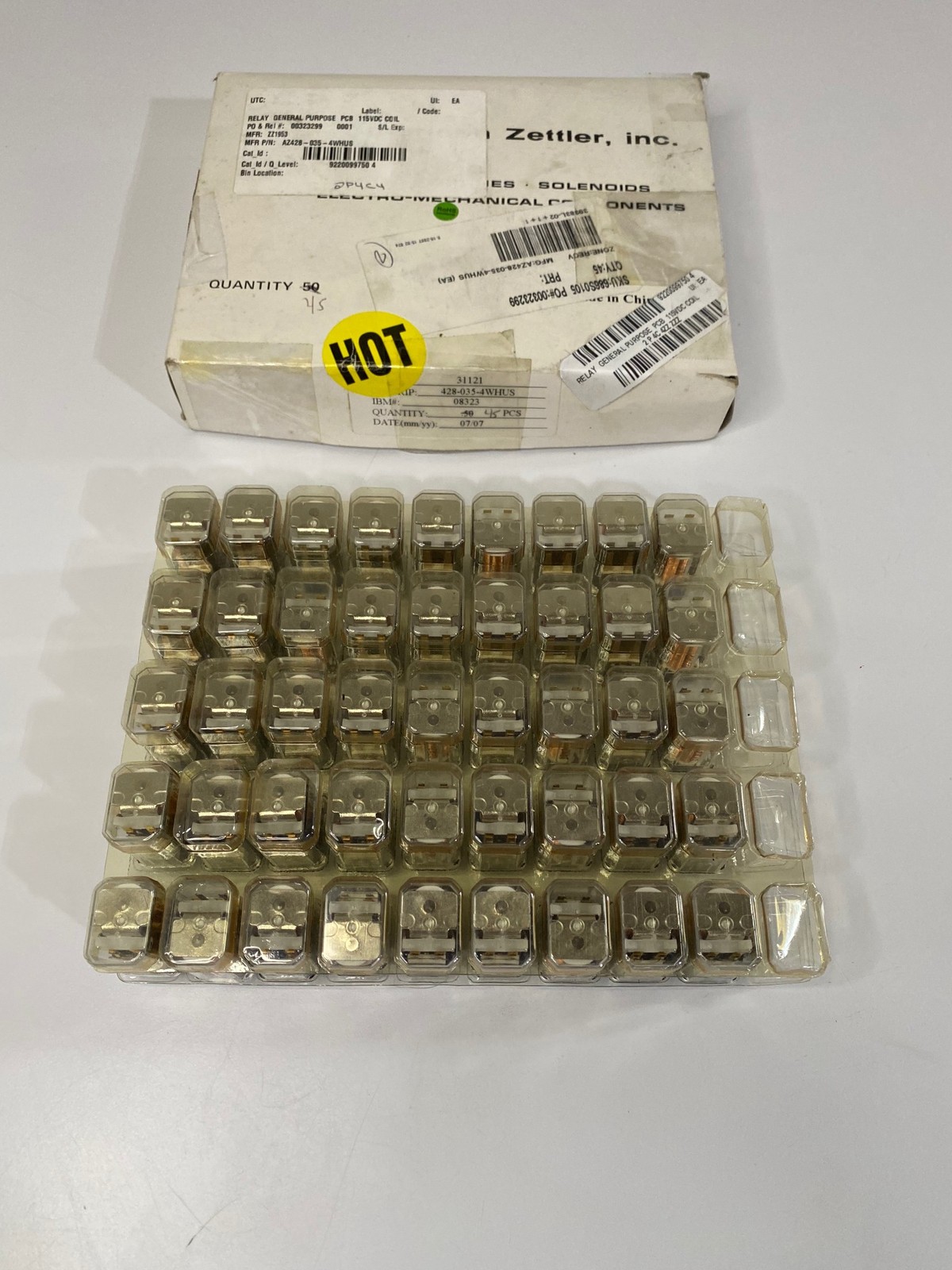 ONE (1) AMERICAN ZETTLER General Purpose Relay AZ428035-4WHUS 7.5A 28 115V (NEW)
