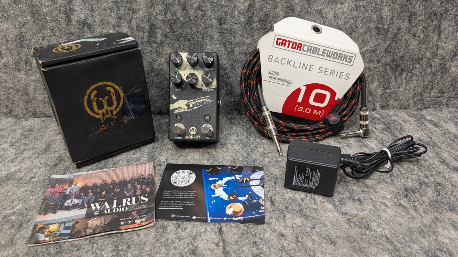 Walrus Audio ARP-87 Digital Delay/Echo Effects Pedal for Guitar & Bass Bundle