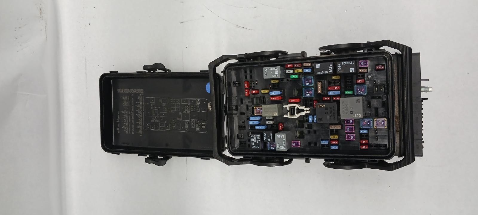 '20-'24 CADILLAC XT4 Engine Fuse Box 36k miles OEM 1 Year Warranty!