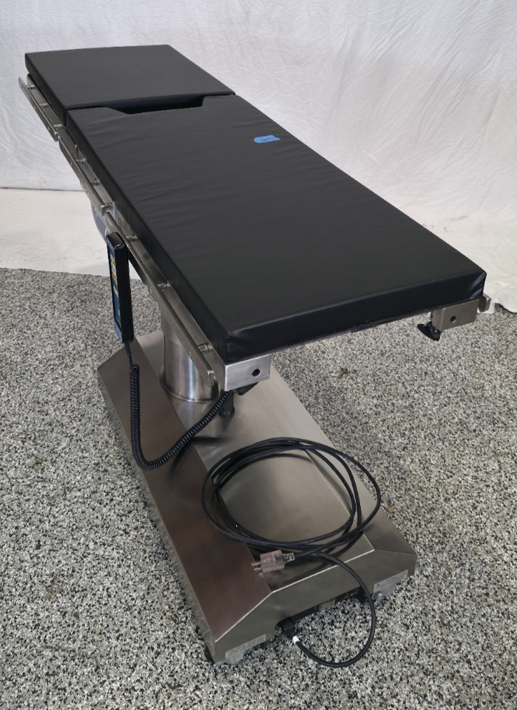 Skytron 1700 Surgical Table- Great condition! Fully functional