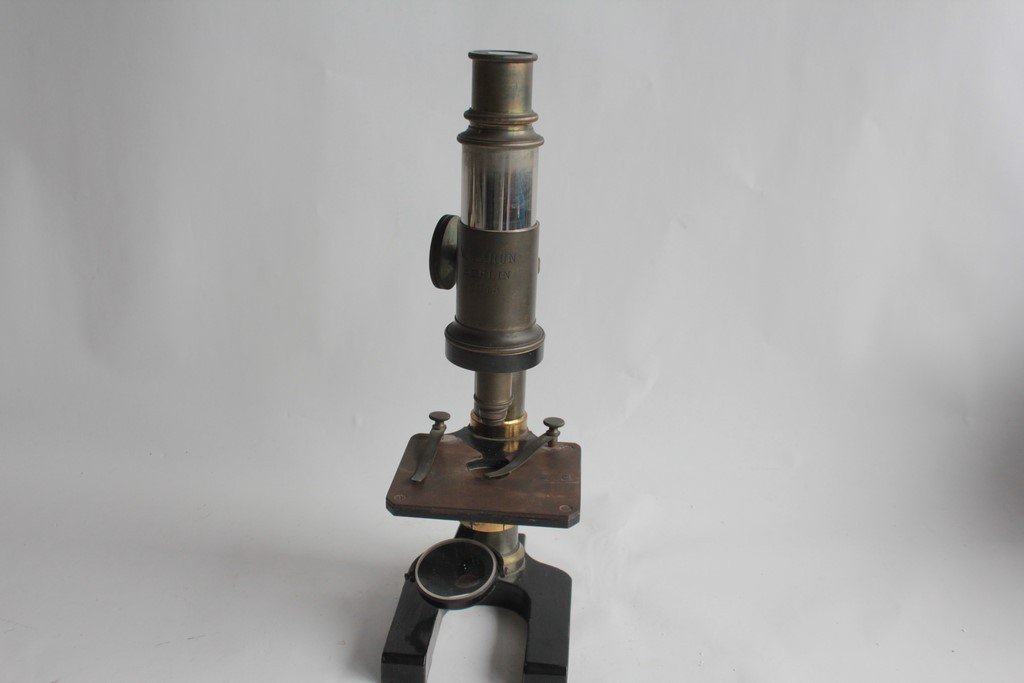 Old microscope W. Tarun Berlin (70672)