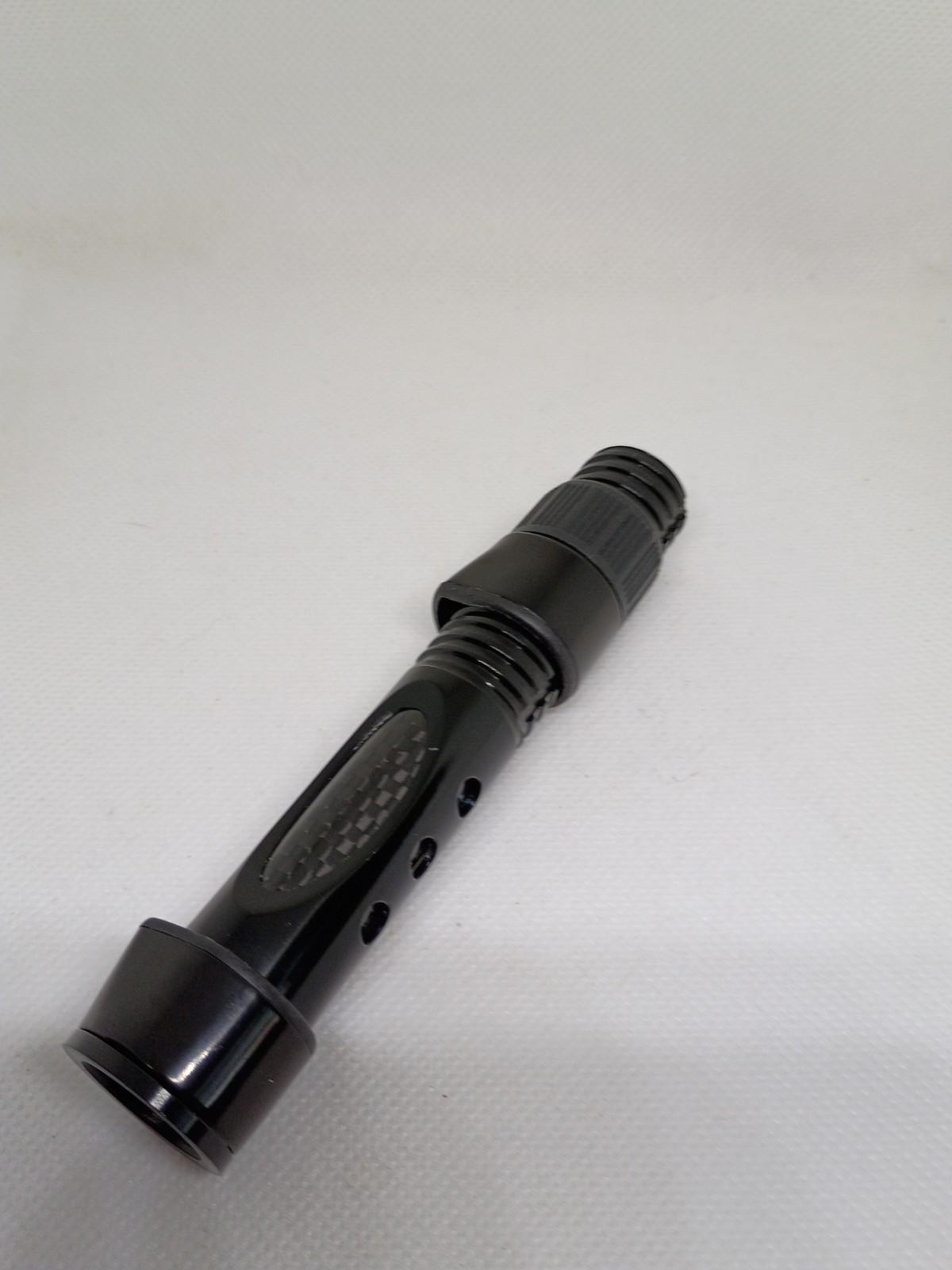 The American Tackle AW-16B-3K is a gloss 3K carbon-insert aluminum