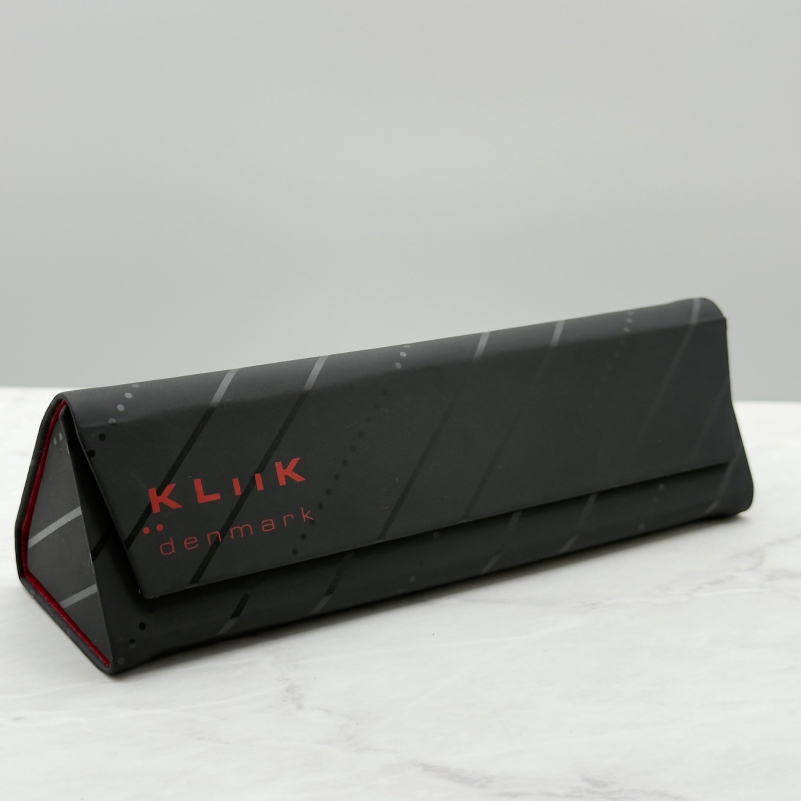 Kliik Denmark Eyeglass Hard Case Trifold Foldable Magnetic Closure Black Red