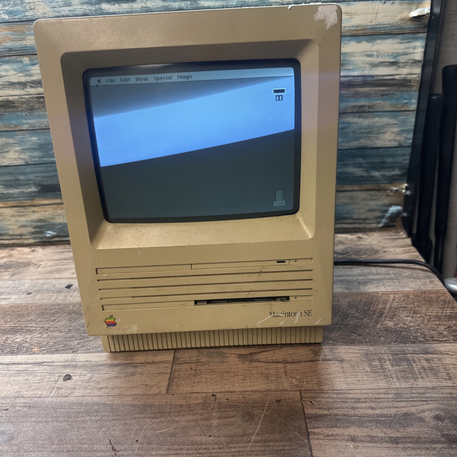 Vintage Apple Macintosh SE Model M5011 Computer - Powers & Boots, As Is