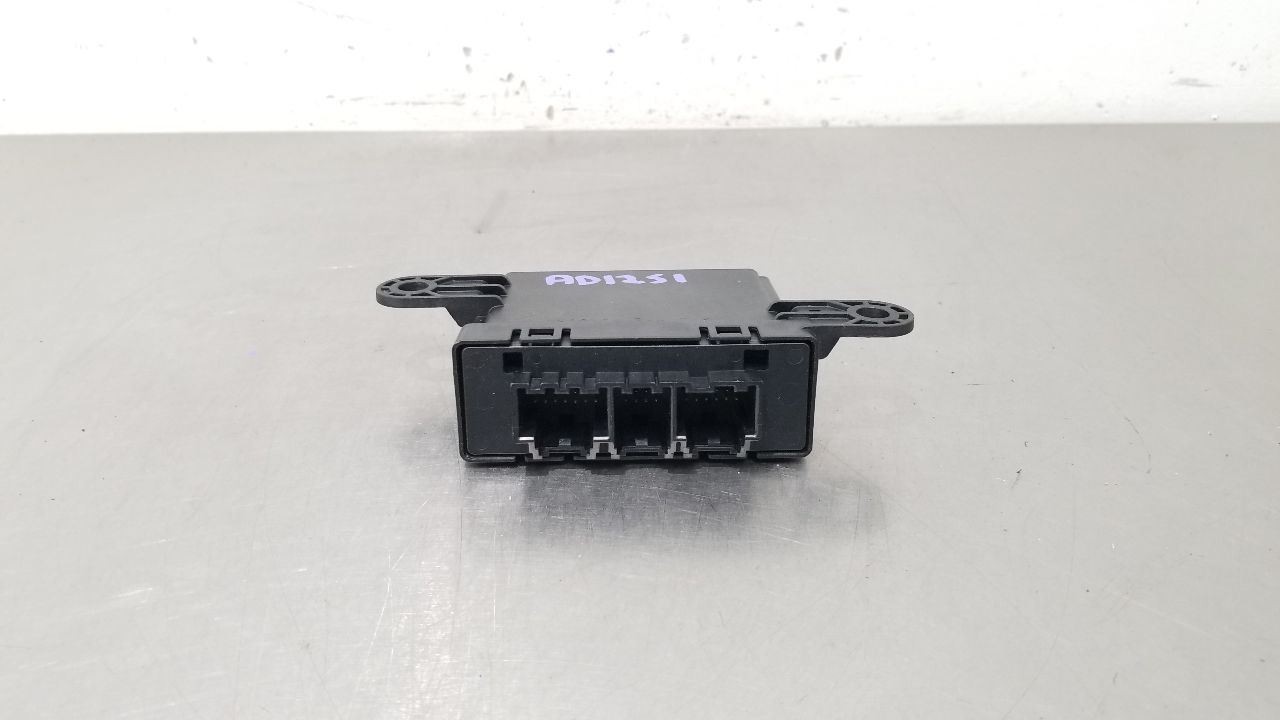 19 GMC YUKON DRIVER PARK ASSIST CONTROL MODULE 84231142