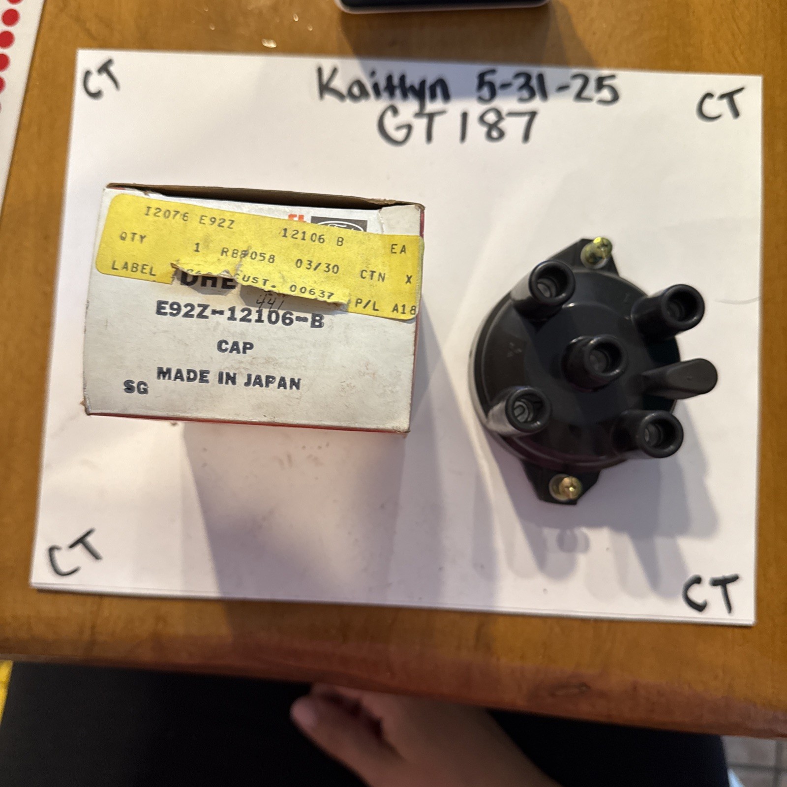 Ford Motorcraft Distributor Cap DHE-441 DHE441 E92Z-12106-B NOS