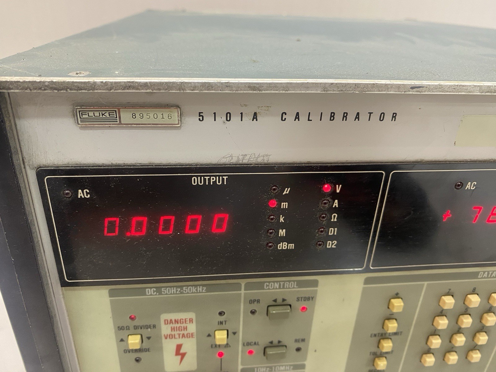 Fluke 5101A Calibrator