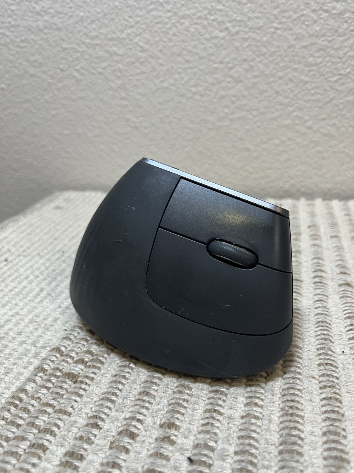 Logitech MX Vertical Wireless Ergonomic Vertical Mouse 4000 DPI 6-Button Black