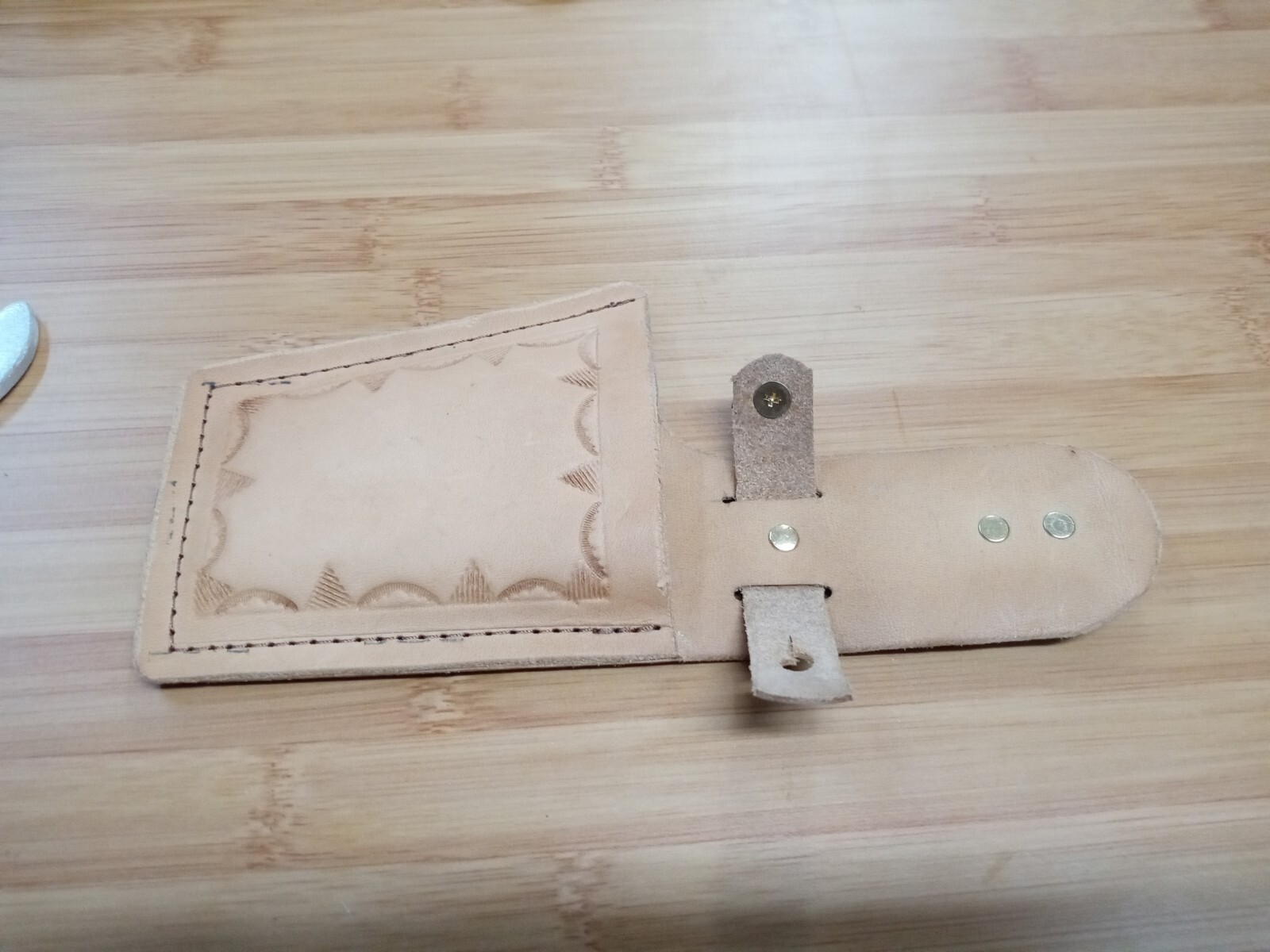 Ear Tag Removal Tool with Right Hand Sheath