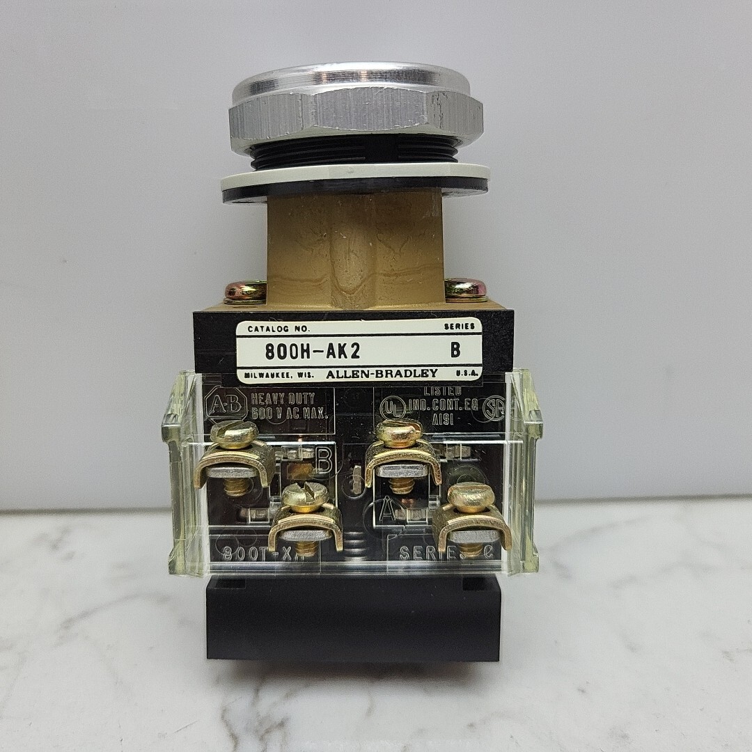 Allen Bradley Flush Head Push Button Unit Black Button 800H-AK2B Ser B New