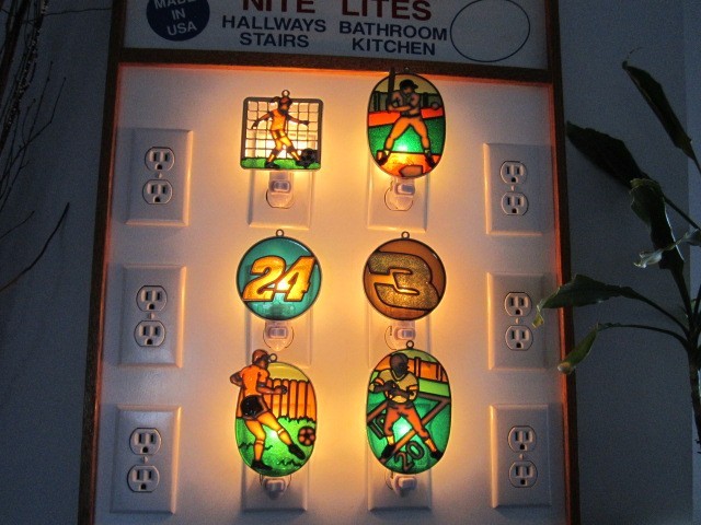 VTG LOT OF 6 BEAUTIFUL ASSTD-STAINED GLASS STYLE NIGHT LITE LIGHTS /SUNCATCHERS