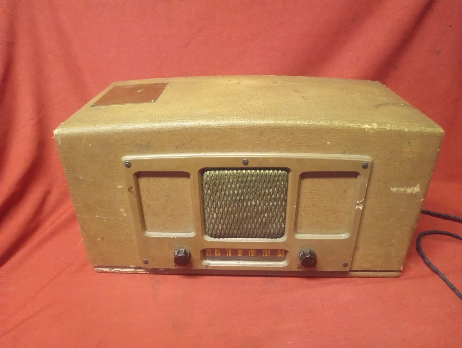 Vintage, RO-LA Coin Robert Lawrence Superheterodyne Motel Pay Tube Radio 40s 50s