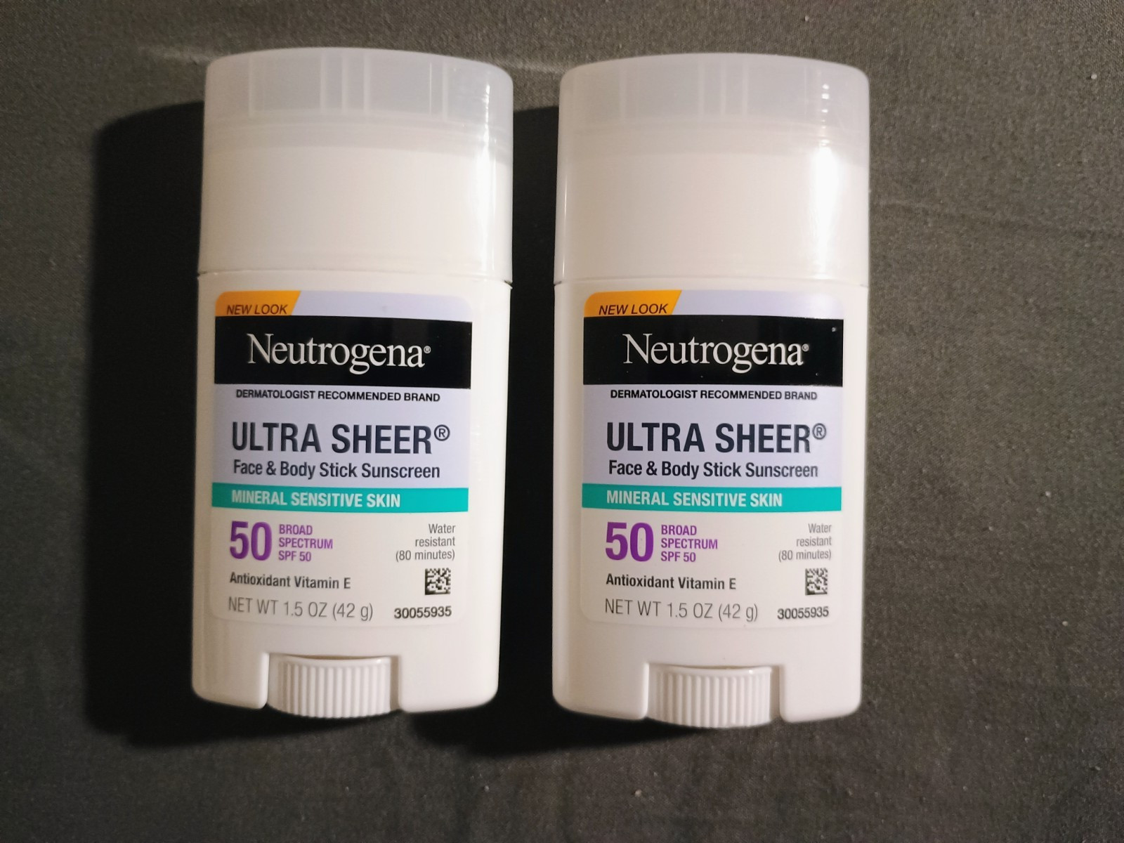 (Lot of 2)New Neutrogena Mineral Ultra Sheer Sticks SPF 50  1.5oz ea Dry-Touch