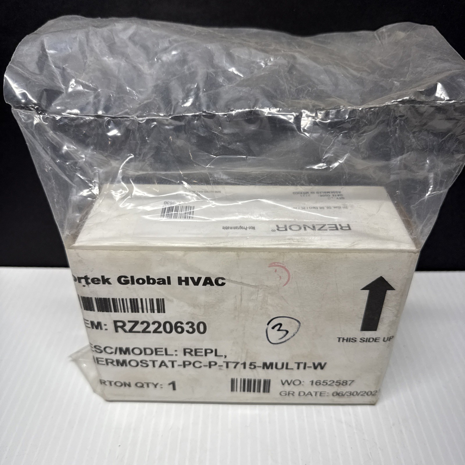 Reznor 220630 Thermostat New Sealed 2H / 2C / HP RZ220630