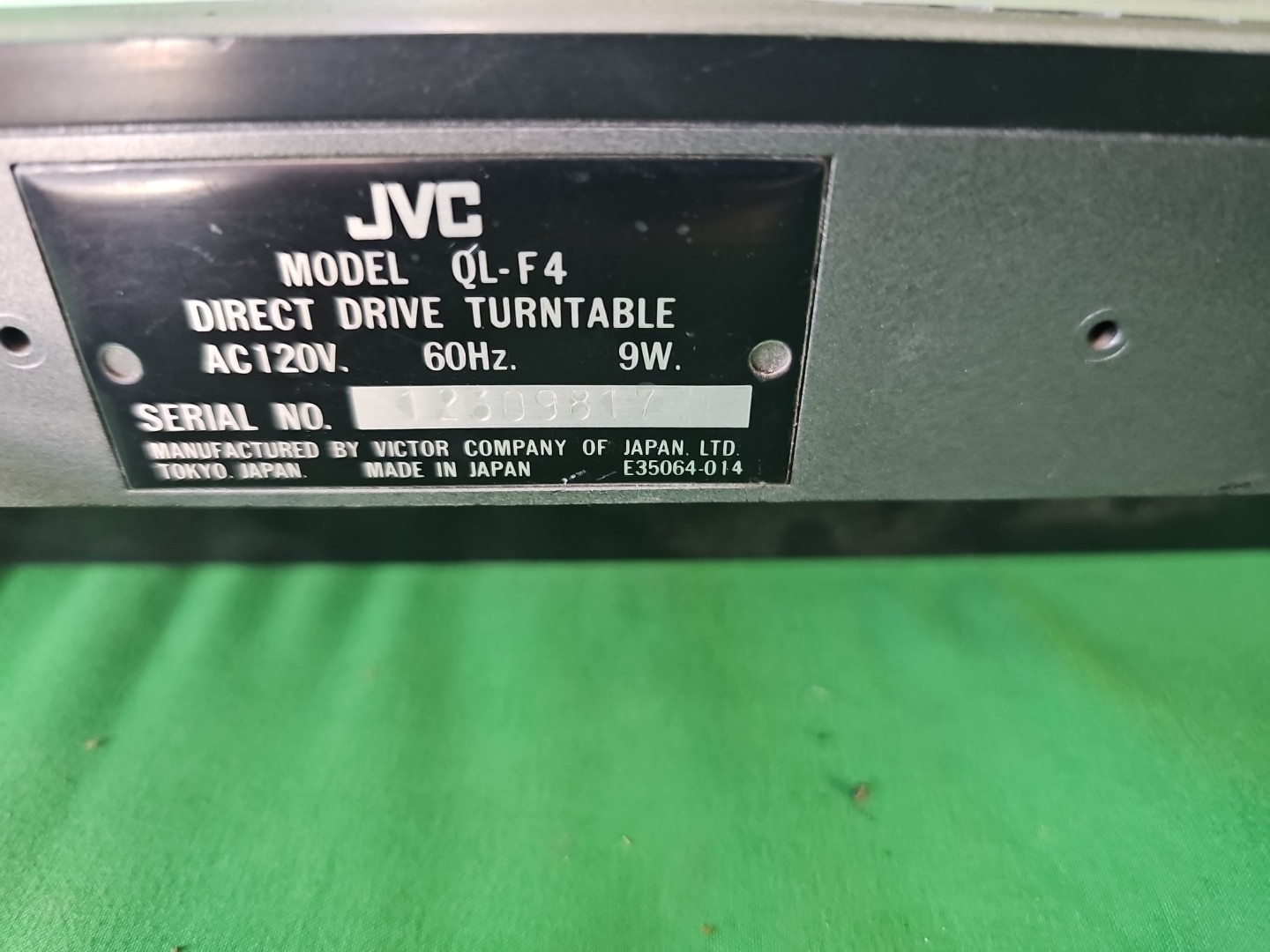 JVC Quartz Lock QL-F4 Fully Automatic Direct Drive Stereo Turntable