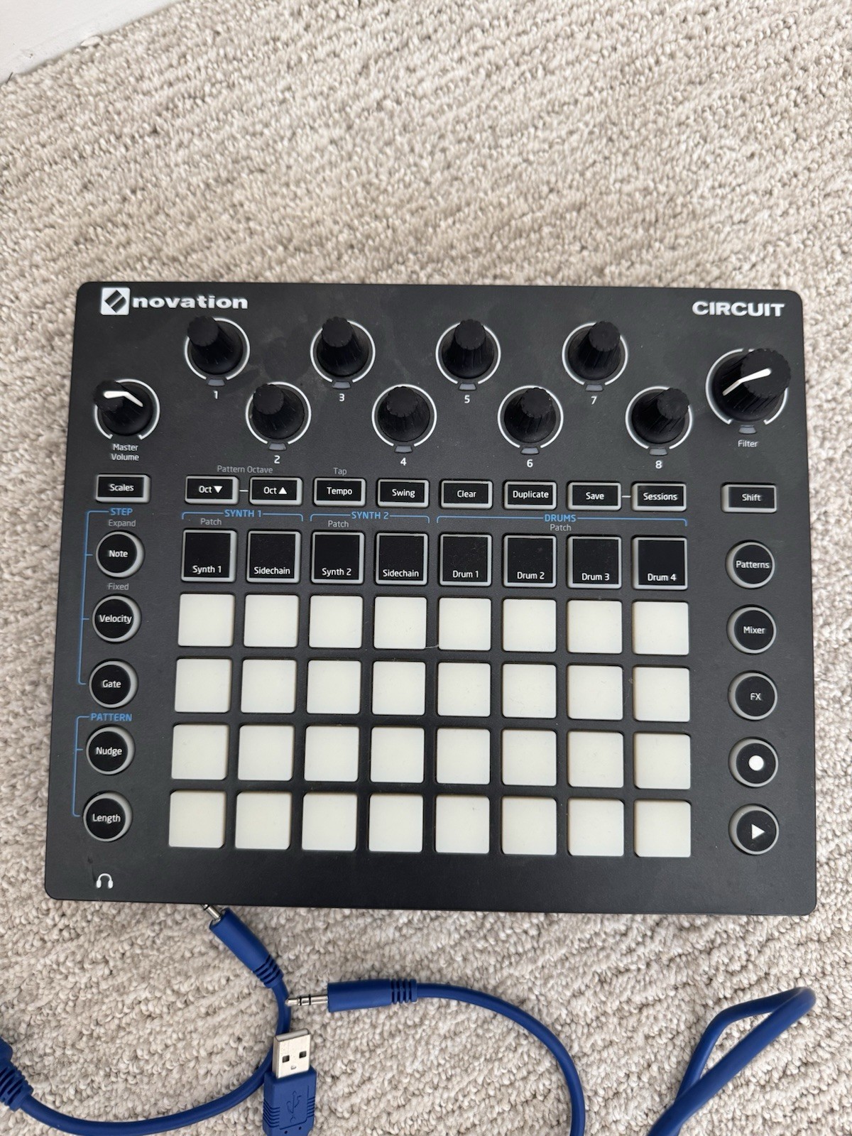 Novation CIRCUIT GROOVE BOX LIGHTLY USED IN GREAT CONDITION AND WORKS!