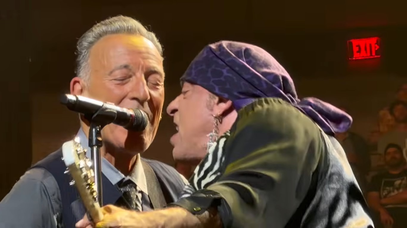 BRUCE SPRINGSTEEN LIVE AUSTIN 4/26/26 VERY RARE 2 DVDS-R FOR TRUELY FANS ONLY