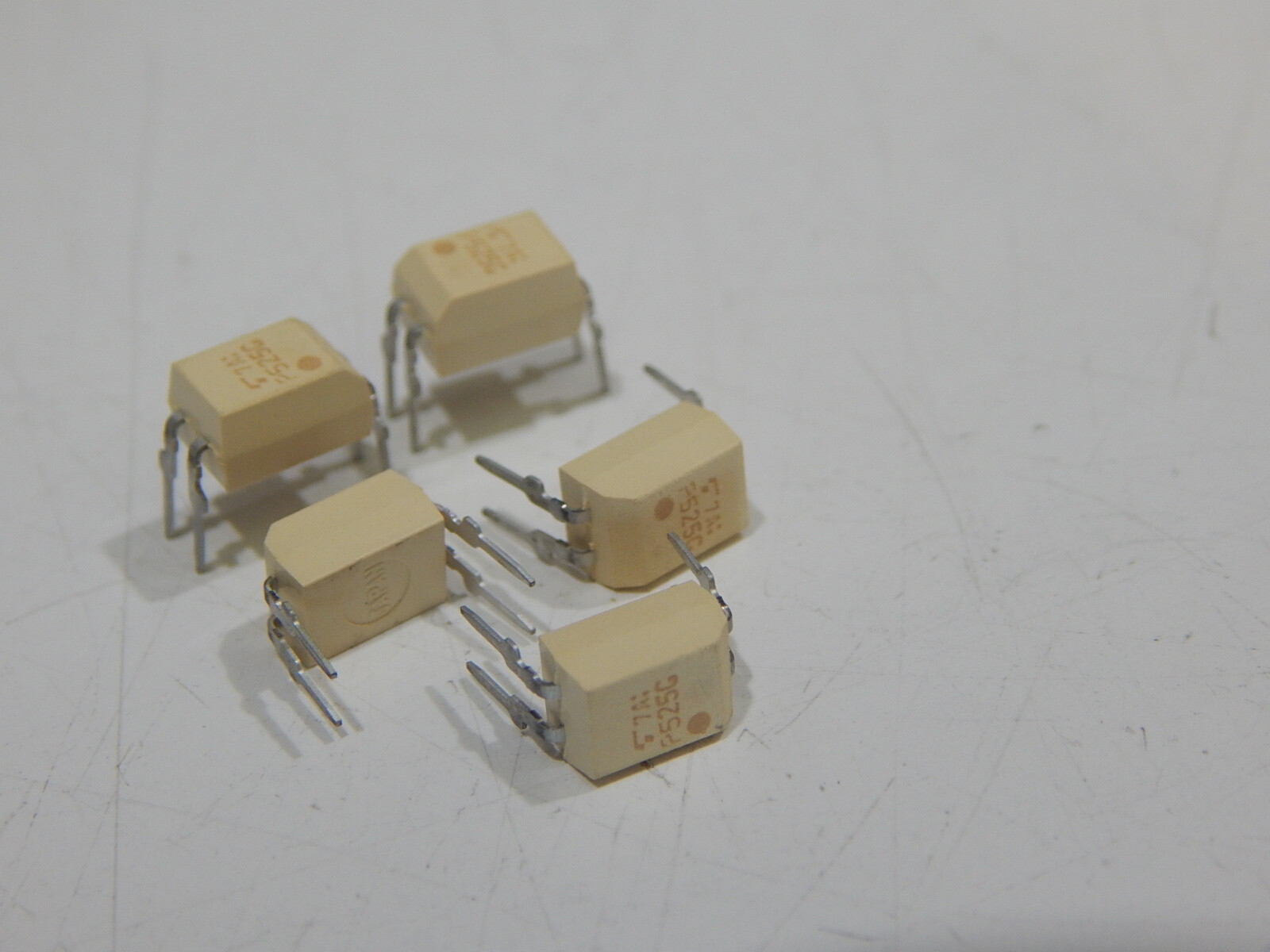 TOSHIBA TLP525G OPTO ISOLATOR 4 PIN DIP - LOT OF 5 IC'S - USA FAST SHIPPING