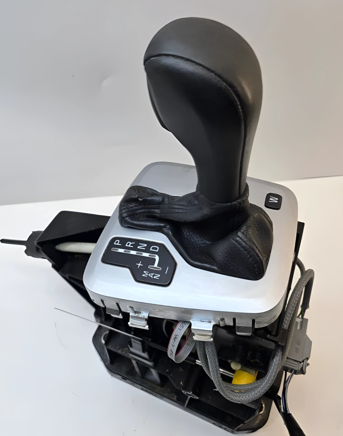 2003-2014 Volvo XC90 Automatic Trans Floor Gear Shifter Assembly OEM