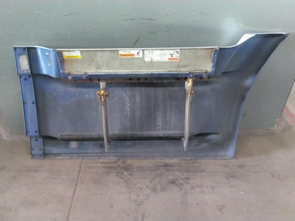 For 2016 FREIGHTLINER CASCADIA 125 SIDE FAIRING Left , IL
