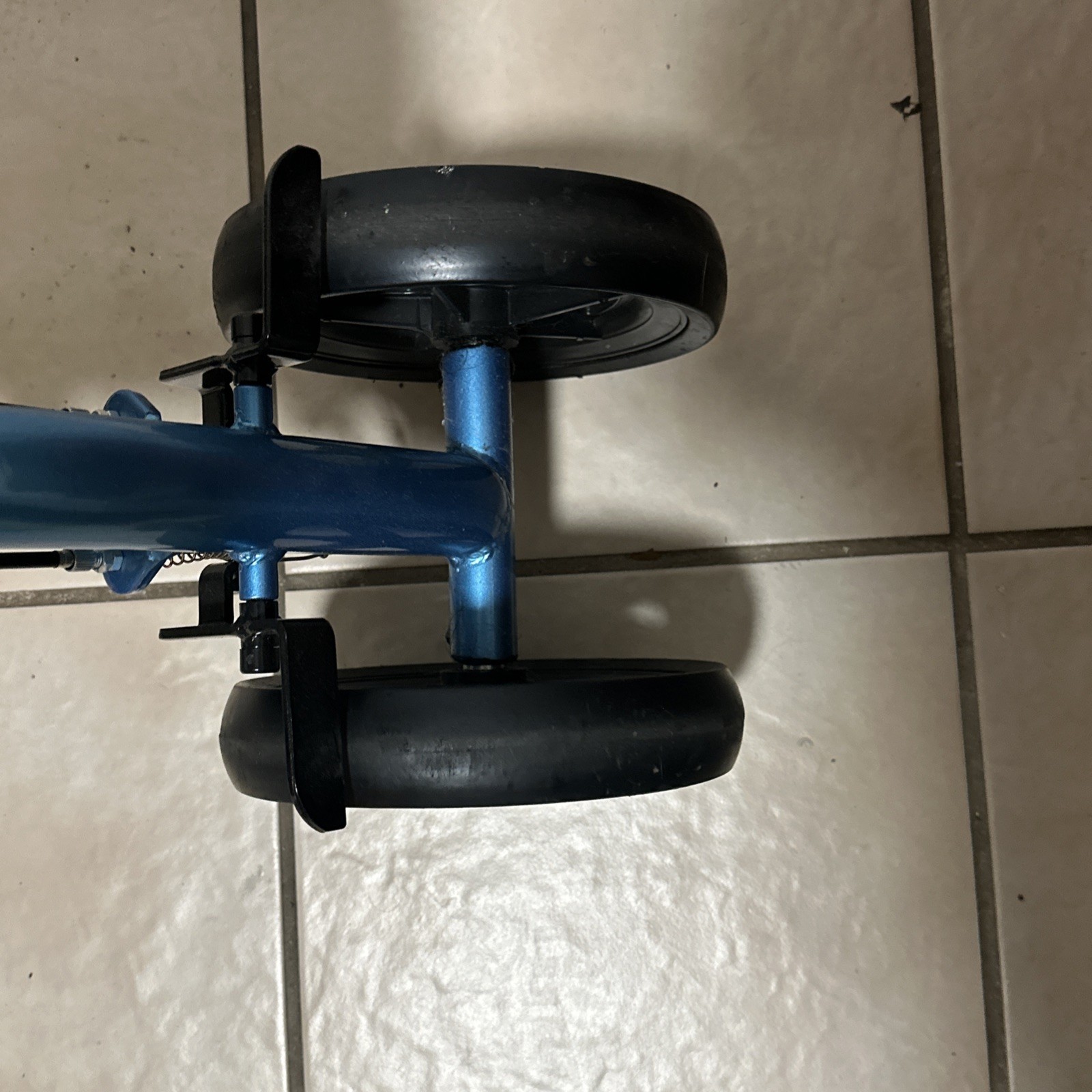 Lightweight KneeRover Foldable & Adjustable Knee Scooter