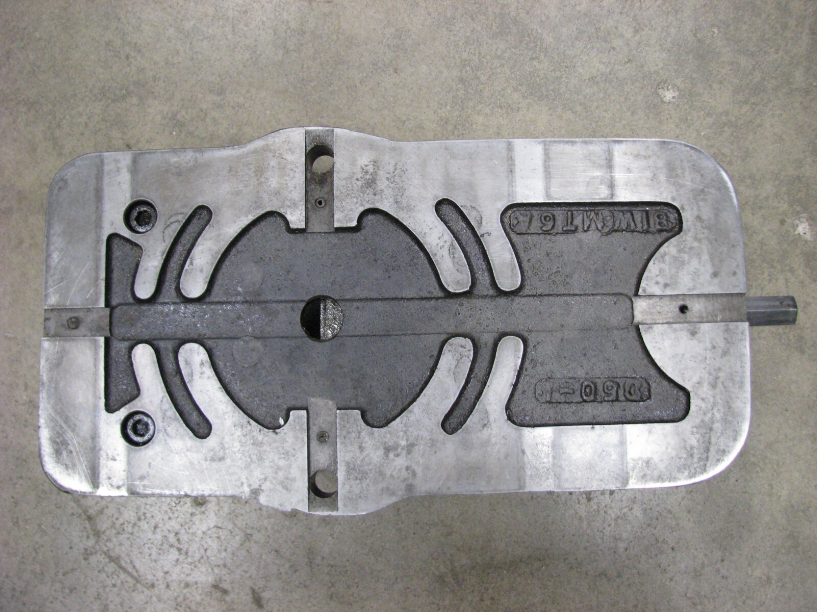 Kurt Type Angle Lock Mill Vise 6"