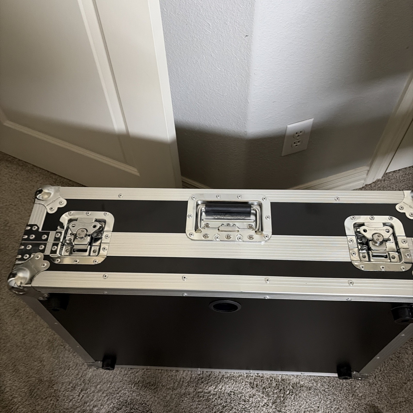 Denon DJ MC7000 4-Channel Serato DJ Controller w/ Odyssey Flight Case
