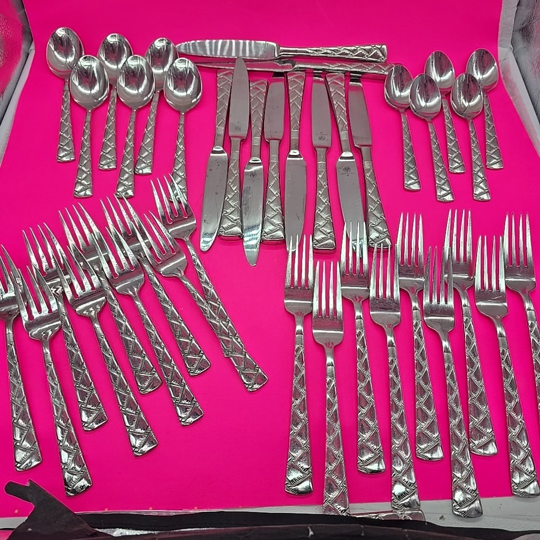 Pfaltzgraff Flatware Cranbrook READ!