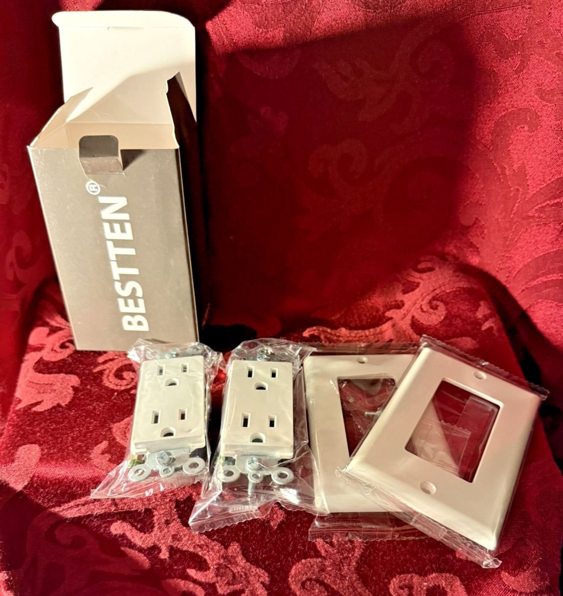 New Bestten GFCI Receptacle Wall Outlet  Set of 2 Wht Wall Plates w Hardware