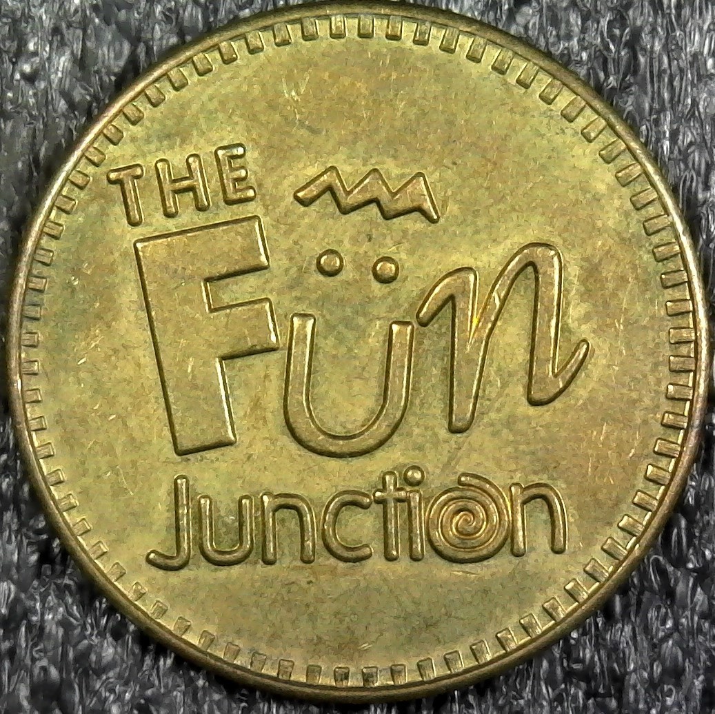 The Fun Junction - No Cash Value Arcade Video Game Token 23mm (c664)