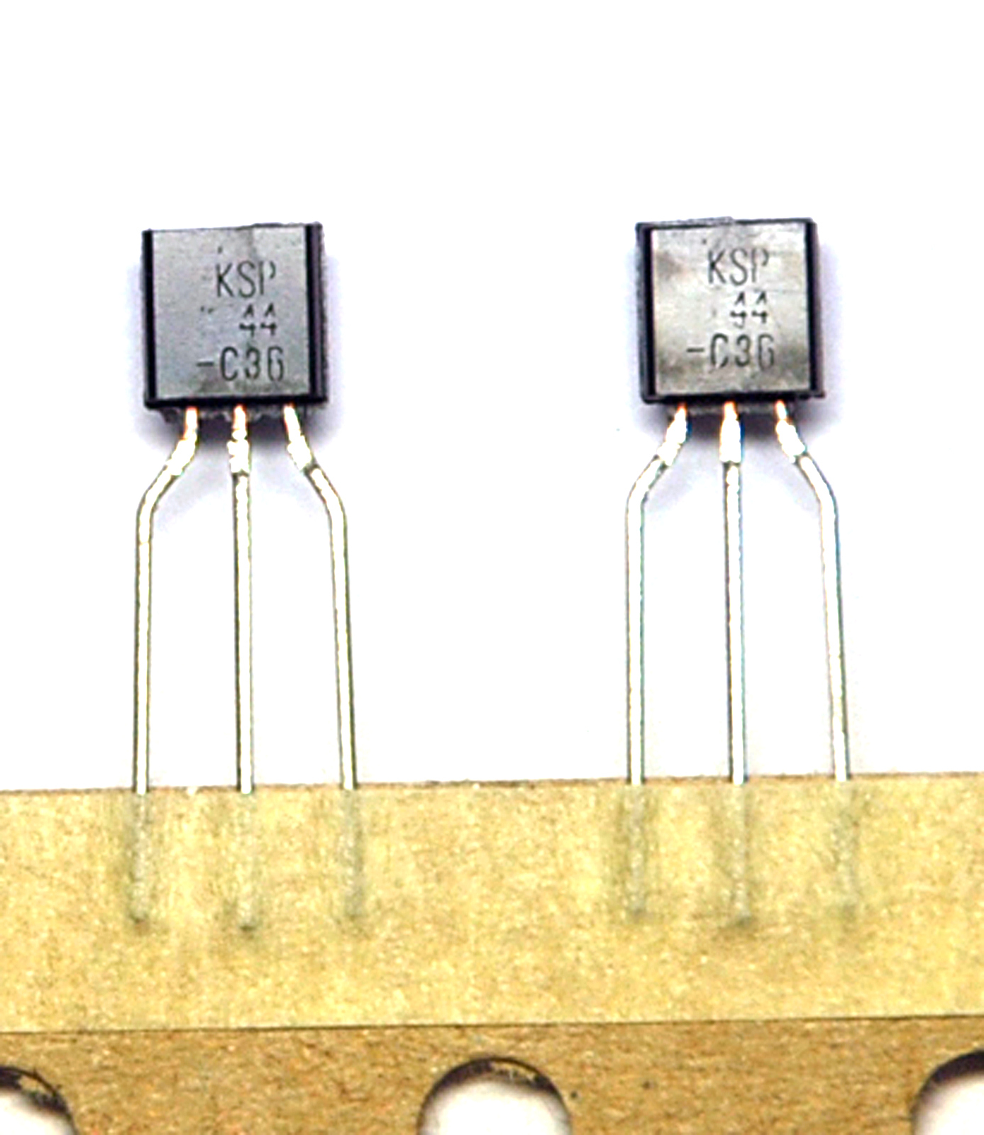 50pc NPN Transistor KSP44 KSP-44 TO-92 (= MPSA44 ) FAIRCHILD