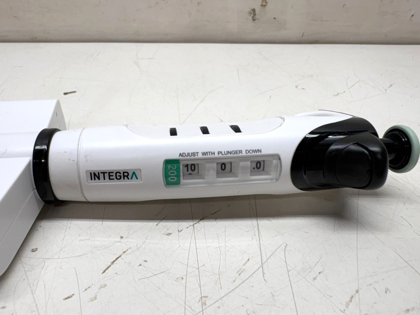 Integra Evolve 8-Channel 20-200µL Adjustable Multichannel Pipette
