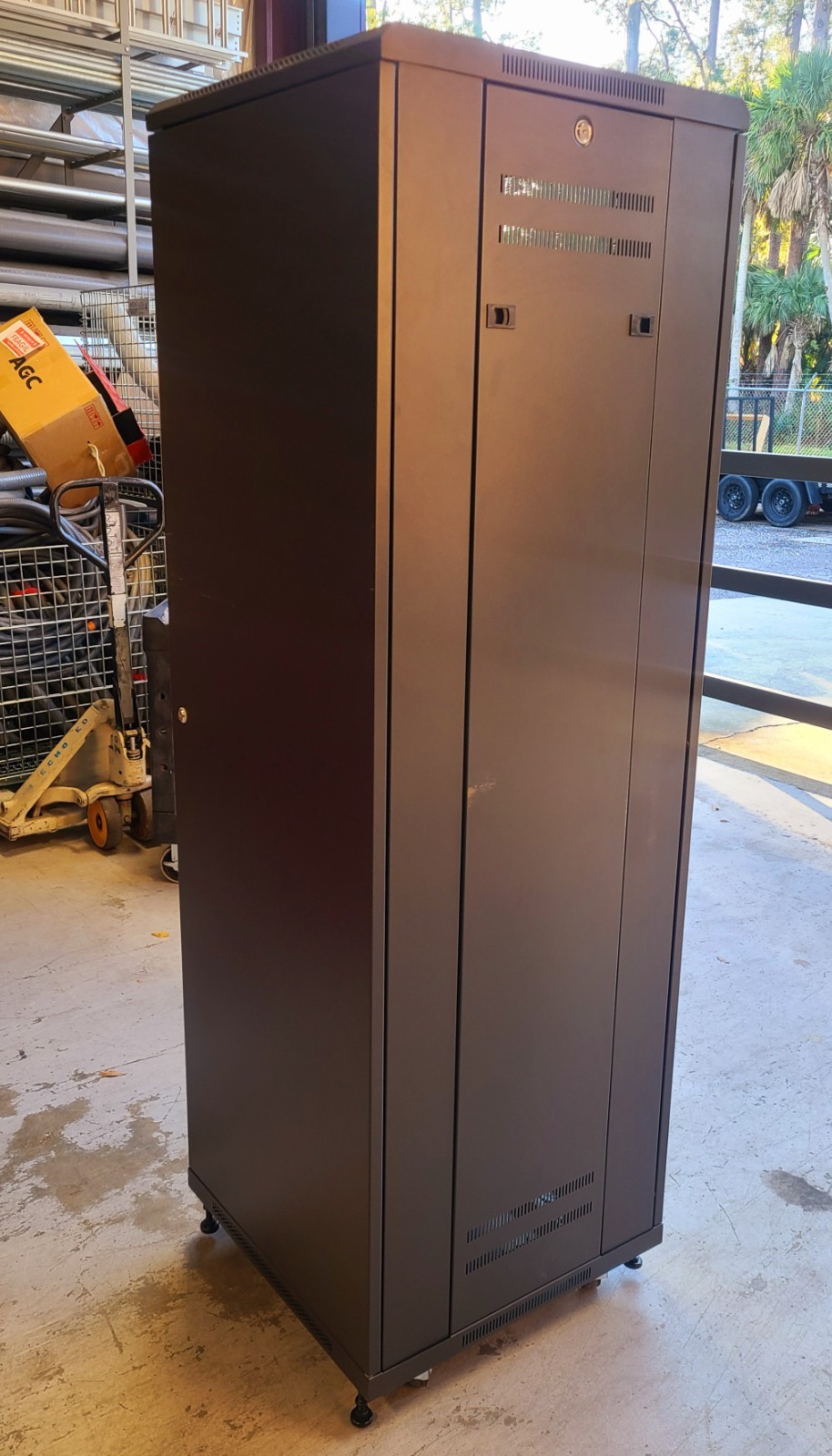 Pro Line Network Cabinet with Integrated Fans adjustable from 5.91 to 19.69 in