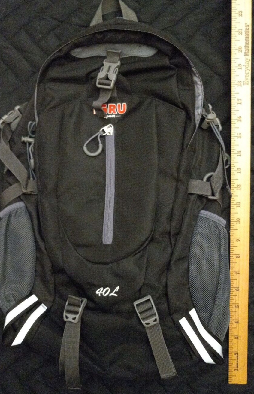 NWOT IGRU Sport Black 40L Padded Back High Performance Hiking Camping Backpack