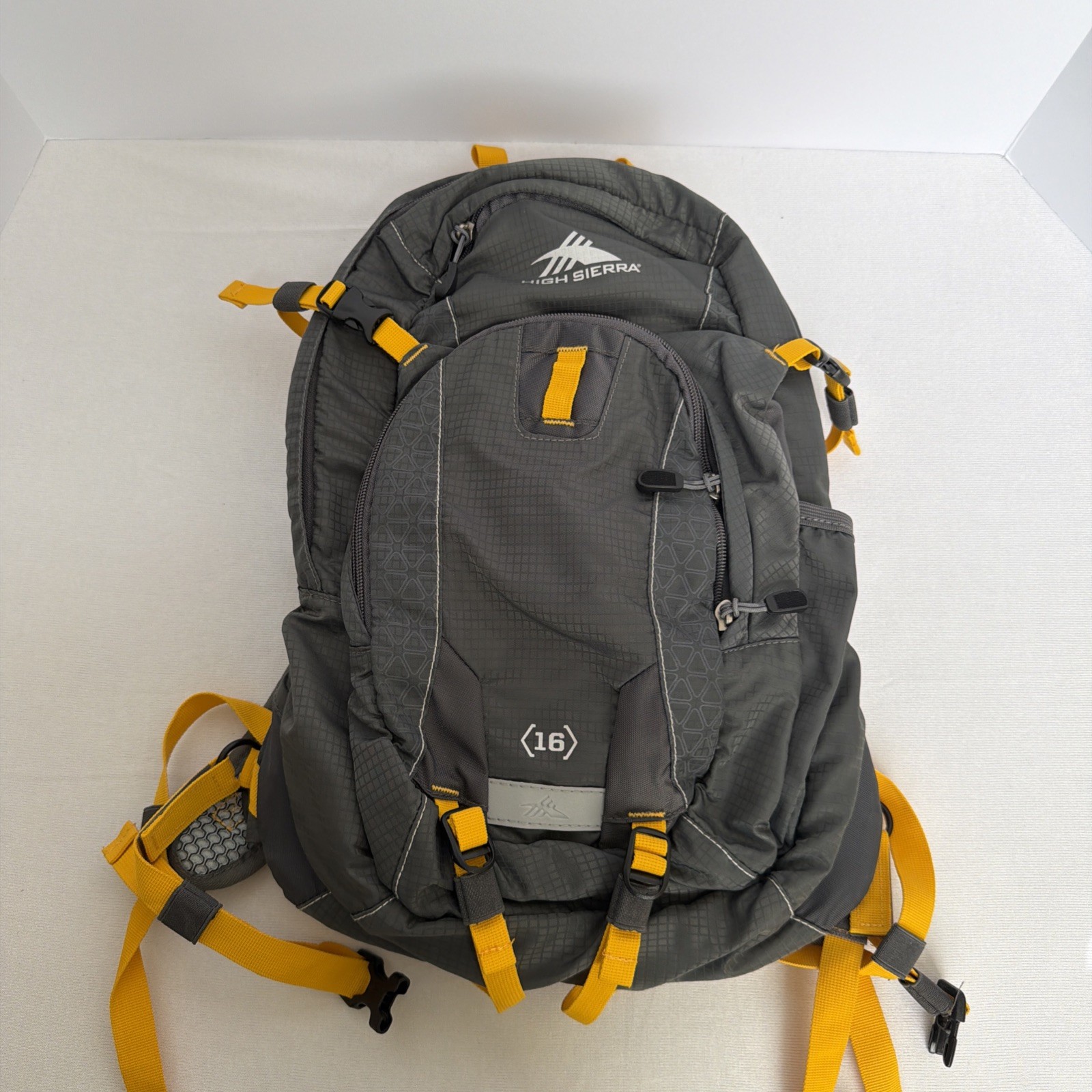 High Sierra Gamma 16 Hydro Backpack Black/Yellow 2L Reservoir Hiking Trail Pack