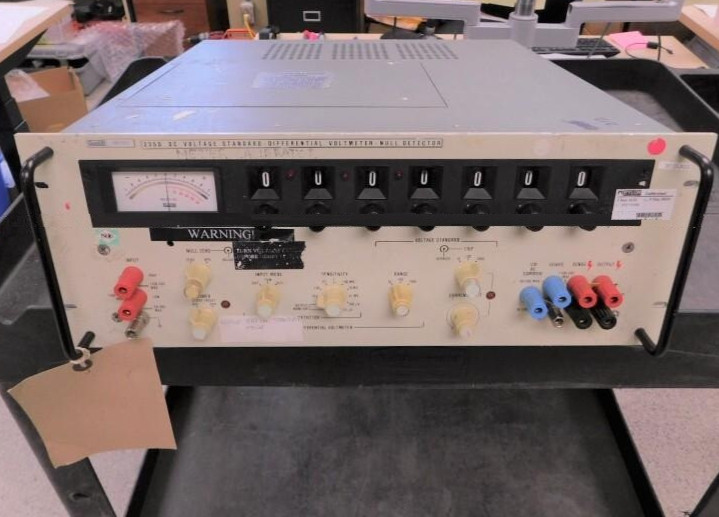 Fluke 335D DC Voltage Standard