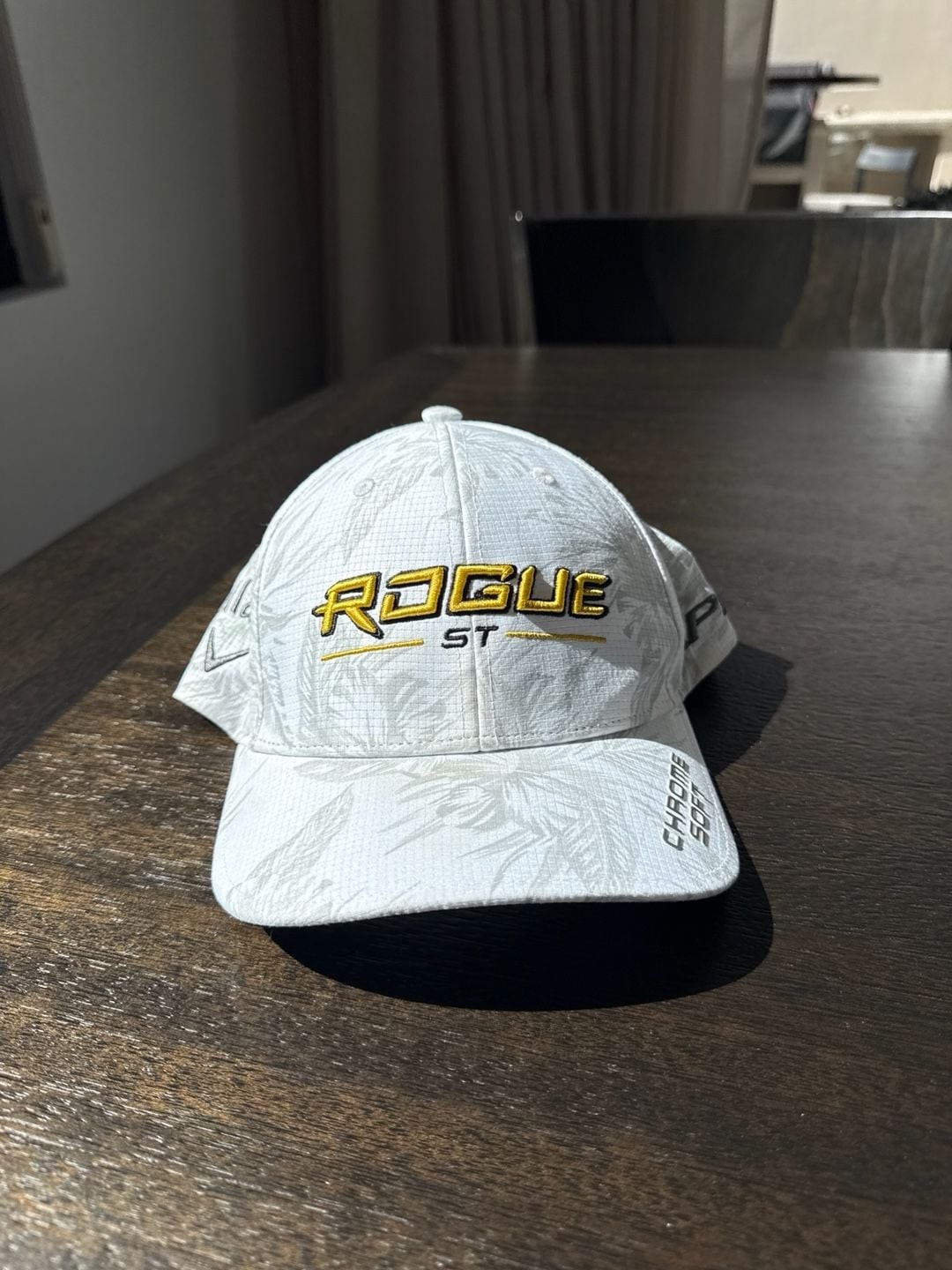 Callaway Rogue ST Limited Edition Hawaiian Palm Golf Hat White