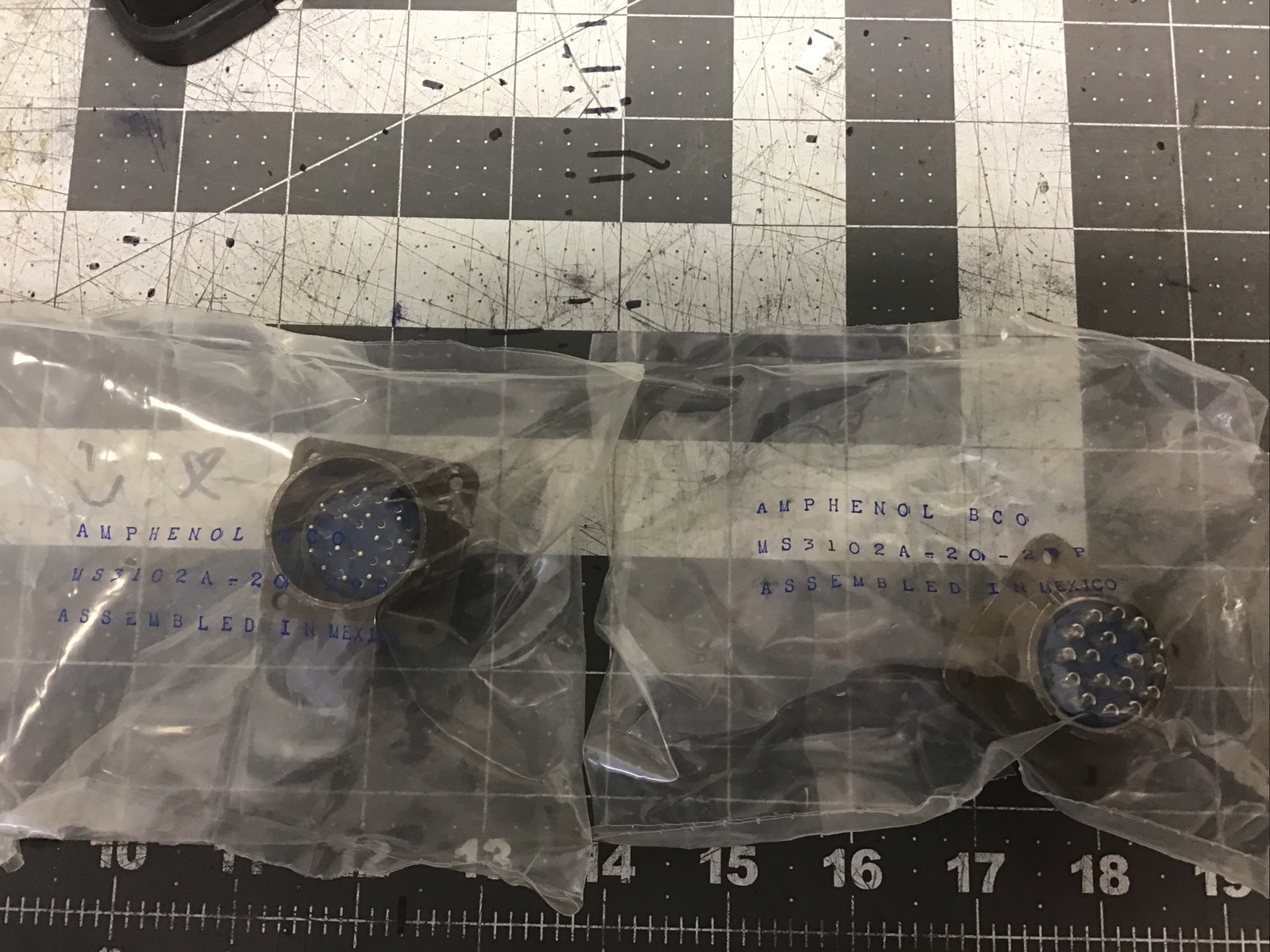 connector amphenol (L0t Of 2)MS3102A20-29P mating MS3106A20-29P (LP06P)