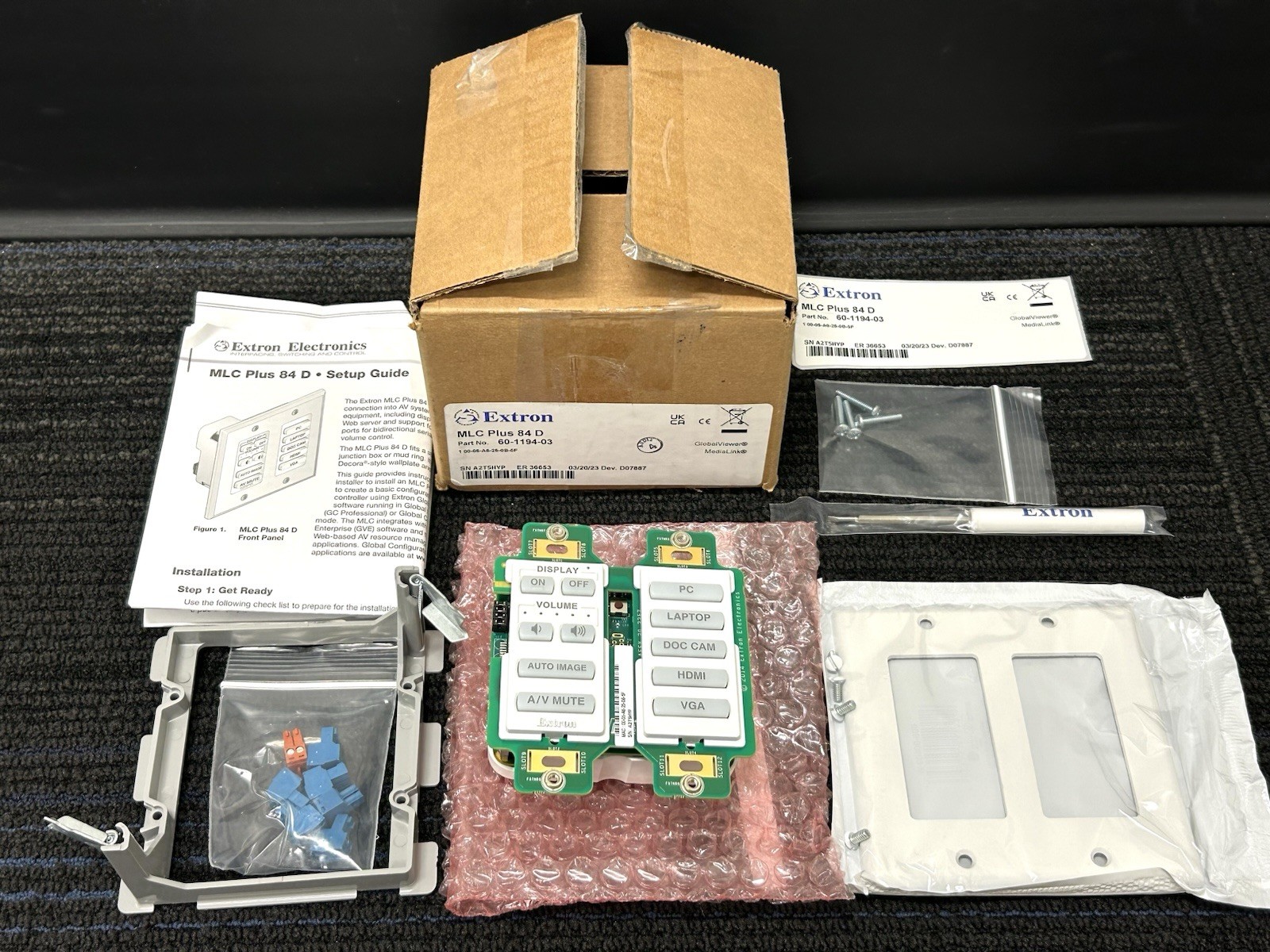 Extron MLC Plus 84 D 60-1194-03 MediaLink Plus Controller Wallplate