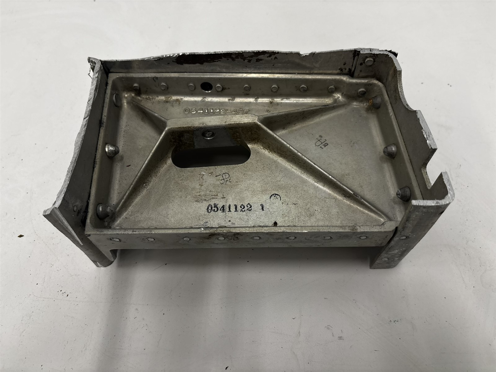1956 Cessna 172 Left Inner Inboard Main landing Gear Box Mount Bracket 0541122-1