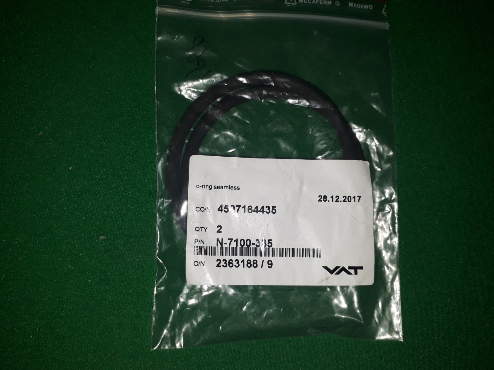 VAT N-7100-335 O-ring seamless Lot of 2, NEW