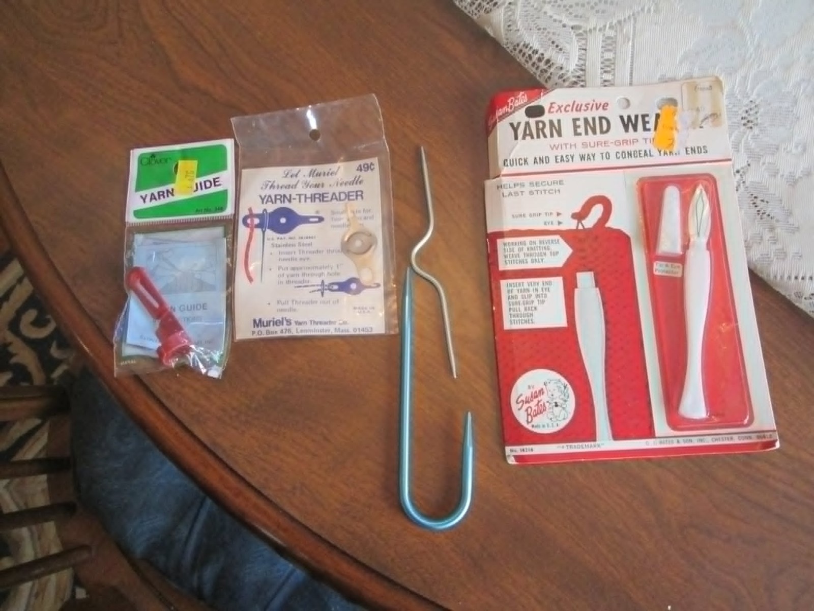 Vintage  Plastic yarn guide,  Yarn Threader, Yarn Weaver & curved Needles.