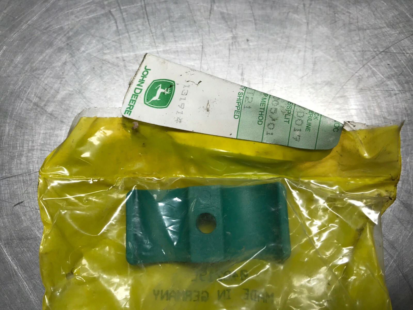 L39905  GENUINE  John Deere Original Equipment   CLAMP