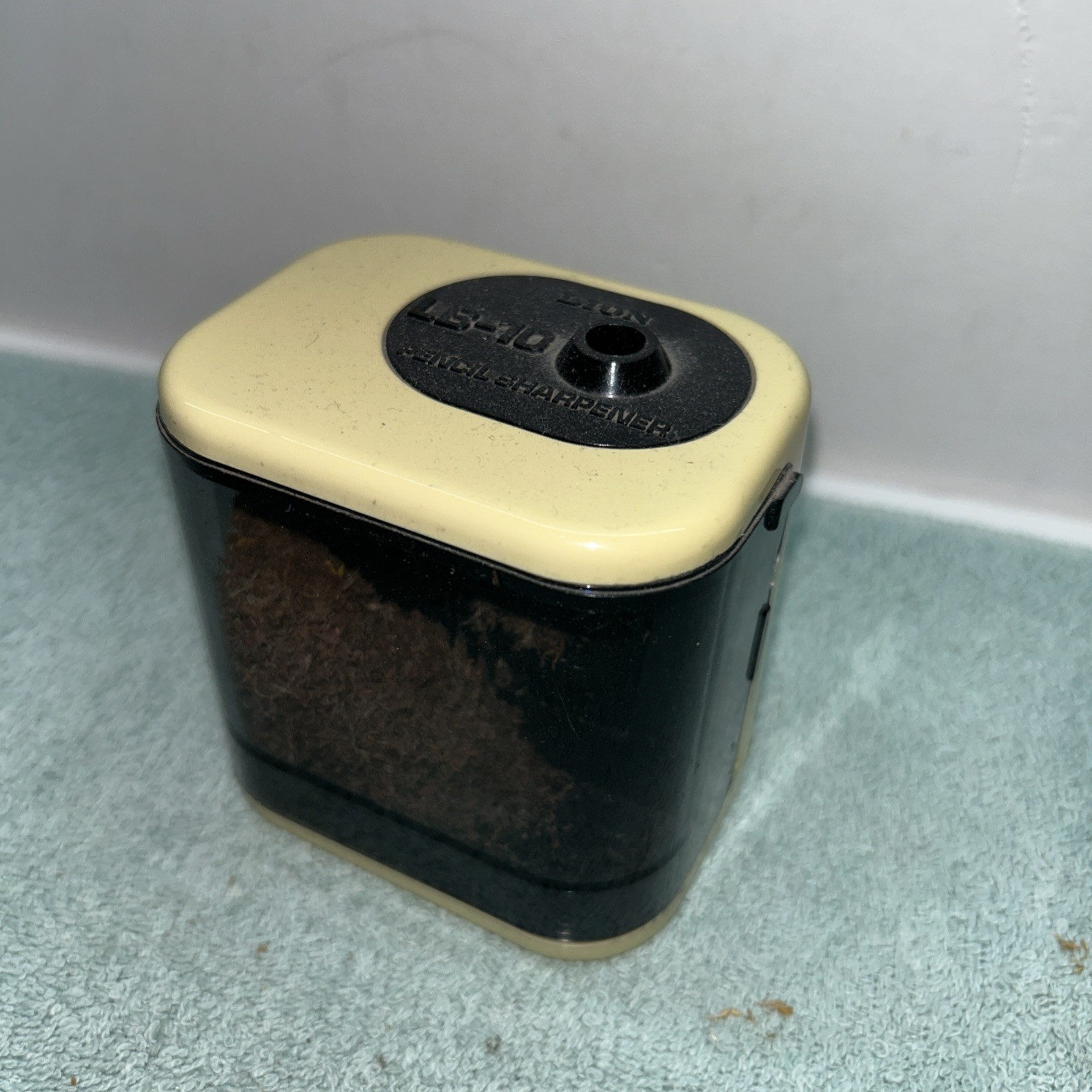Vintage Lion LB-10 Pencil Sharpener Tested Works Battery Operated