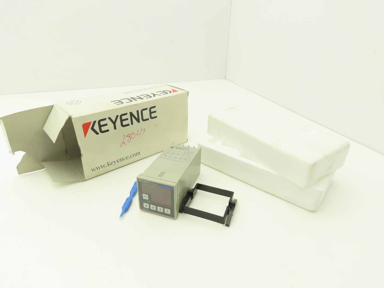 Keyence RC-18 Digital Preset Counter 4-Digit LED 100-240VAC